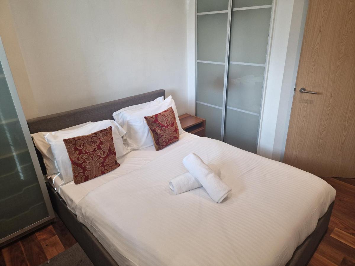 Immaculate 1-Bed Apartment In Лондон Экстерьер фото
